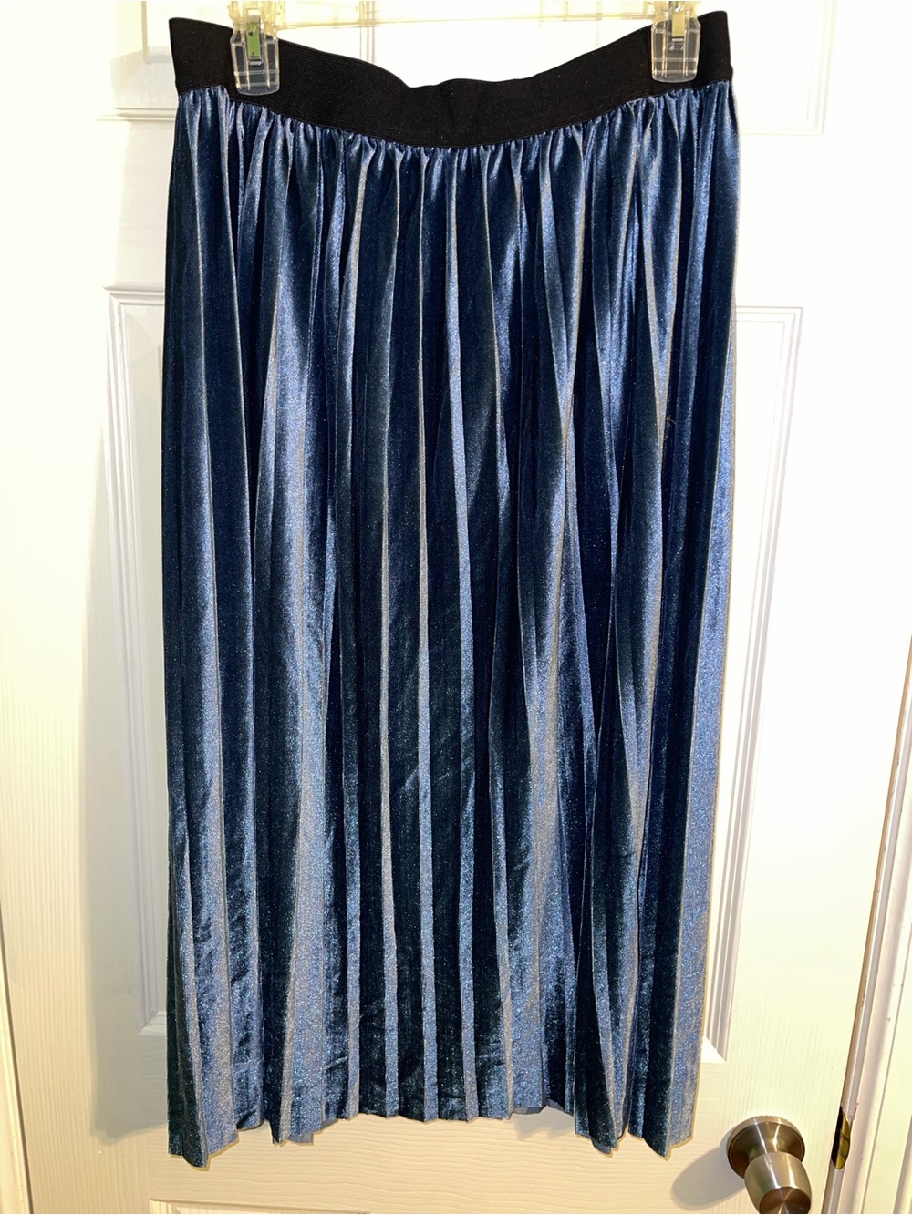Pleated Velvet Midi Skirt in Navy Blue - Large